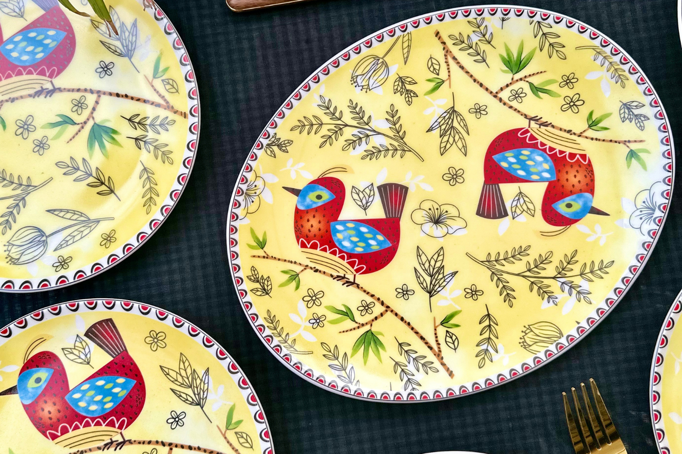 Heritage Birds & Leaves in Yellow Oval Plate - Set of 1