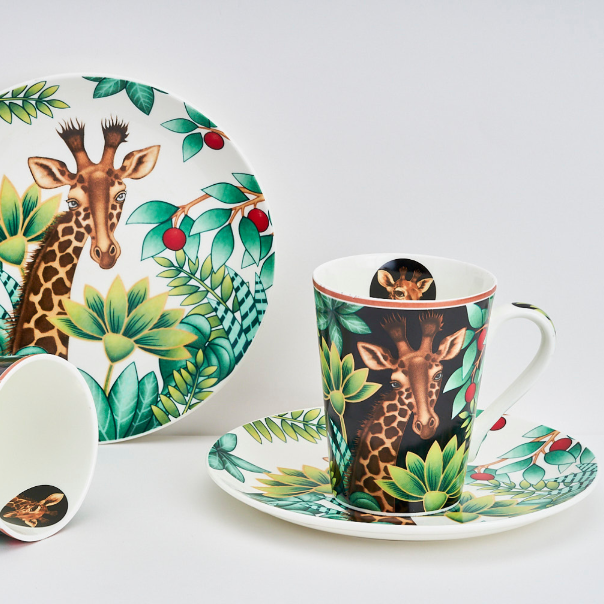 Giraffe in a Jungle Mug & Snack Plate Set - 2 mugs (200 ml) & 2 plates (7 inches)