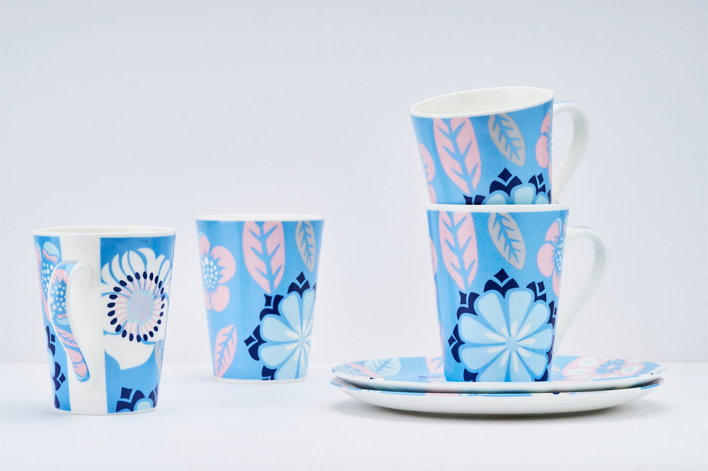 Blue Rendezvous Sip & Serve Set - 4 mugs & 2 plates