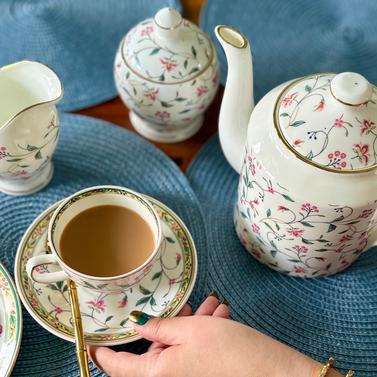 Blush Pink & Charm 15 piece Tea Set - 6 Cups & 6 Saucer, 1 Kettle, 1 Milk Pot & 1 Sugar Pot