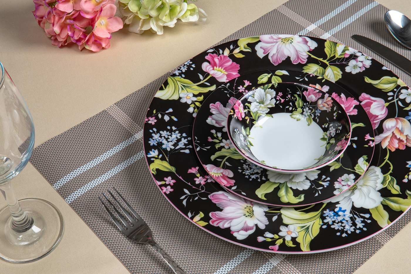 Garden Splendor Dinnerware  (Black) - Set of 15 pcs